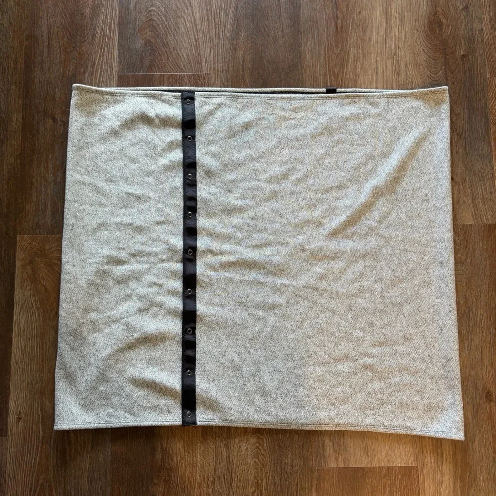 Lululemon Vinyasa Scarf Heathered Grey White Snap‎ Button Infinity Wrap